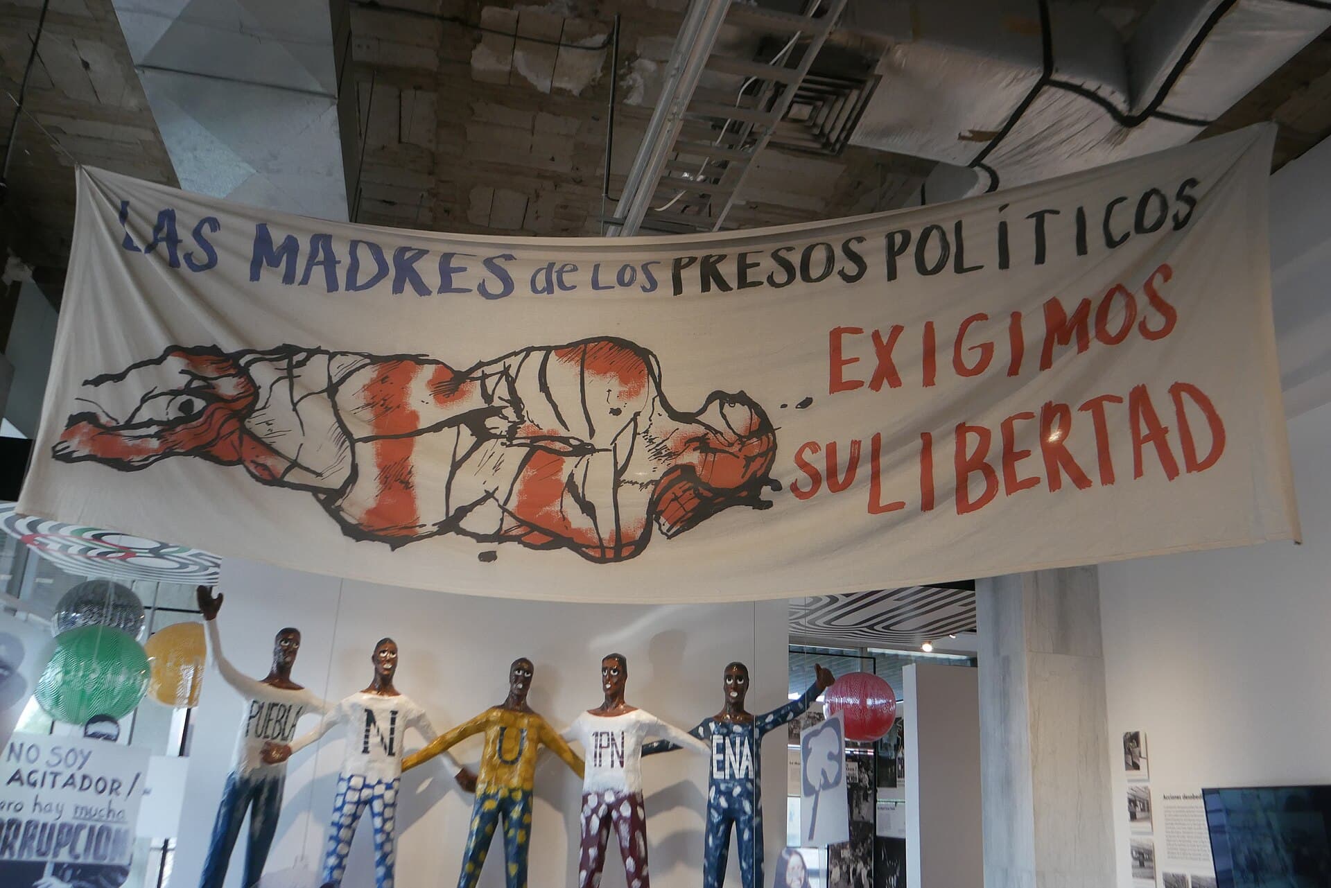 A 58 años de Tlatelolco, una columna advierte sobre la nueva denigración de la política en México